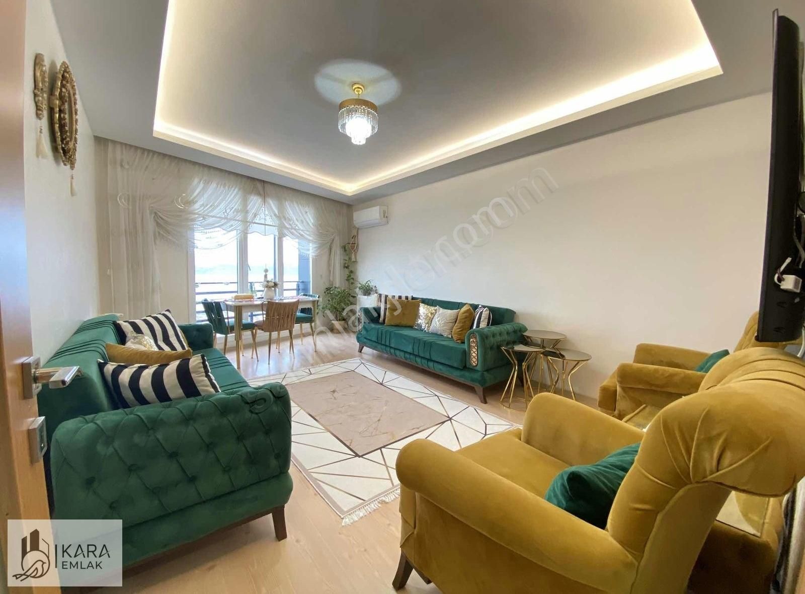 Küçükçekmece Cumhuriyet Satılık Daire Deniz Ve Göl Manzaralı 2+1 90m2 11.kat Otoparklı Lux Daire