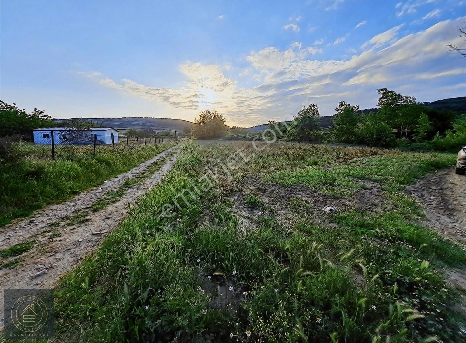Cevizli De Satılık Muhteşem Köşe Parsel - Görsel 3