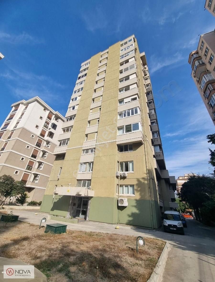 Kadıköy Göztepe Satılık Daire Kadıköy Göztepe , Cadde Üstü, Emsalsiz Büyüklükte, 5+1 Satılık