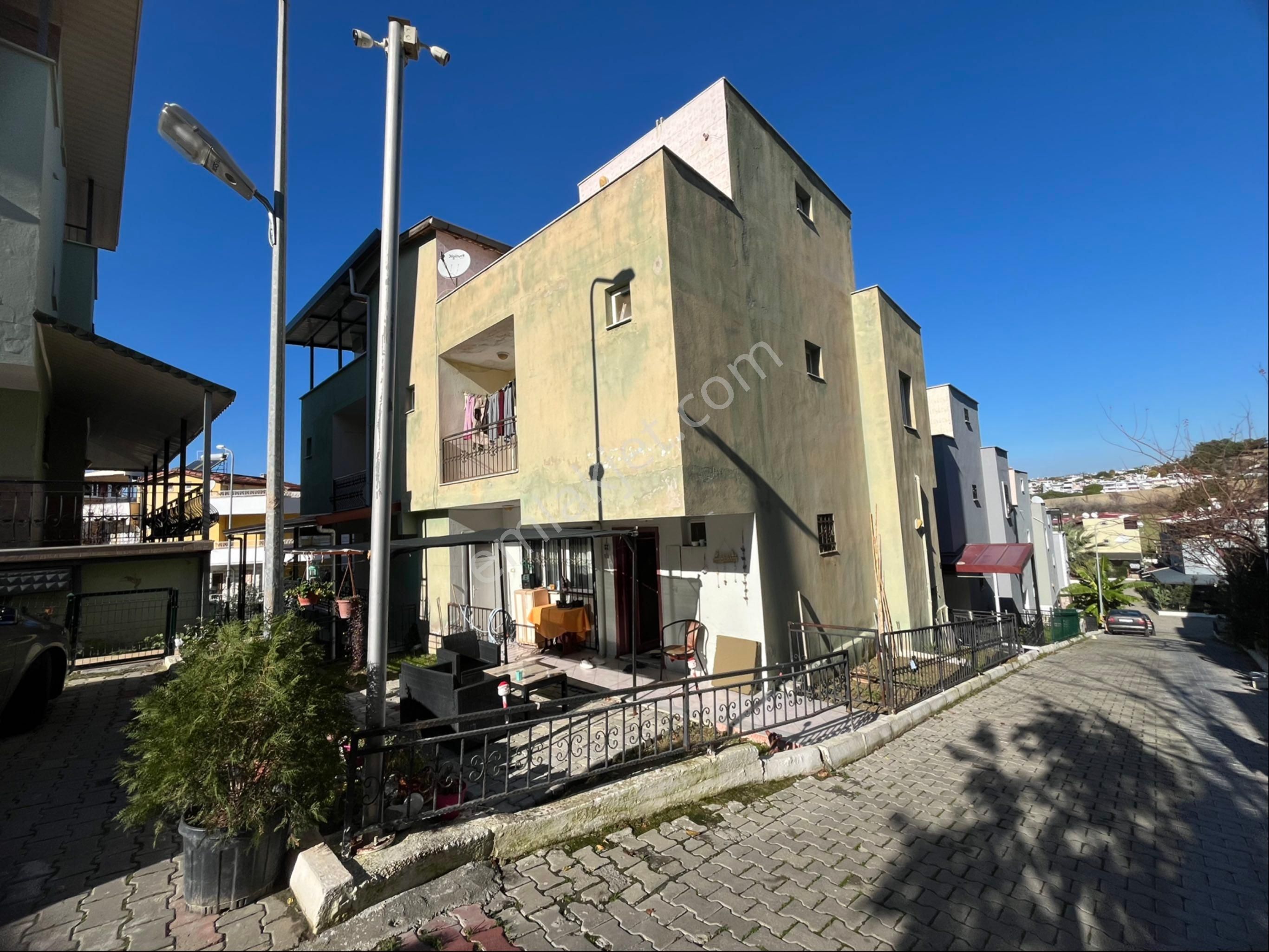 Kuşadası Soğucak Satılık Villa Kuşadası Soğucakta Acil Satılık 5+1 Villa