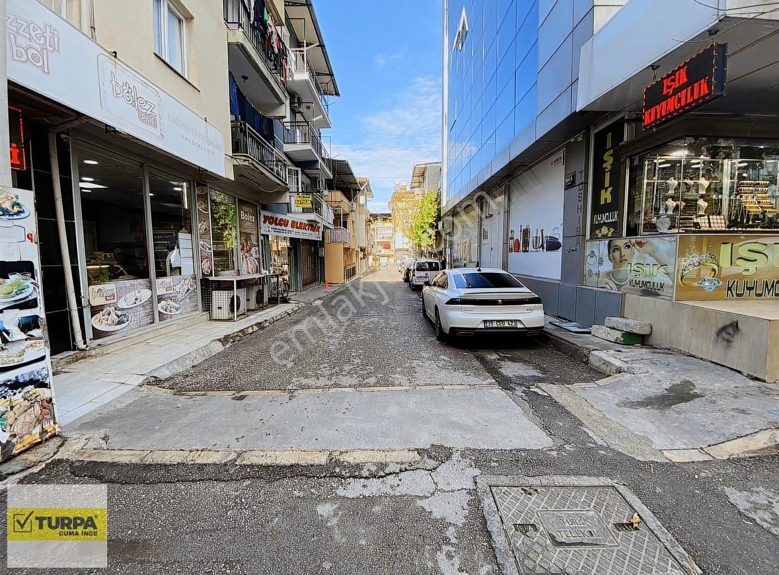 Buca Göksu Satılık Bina Cuma İnce'den Gedizmerkez'de Komplebina 2adet Dükkan 3adet Daire