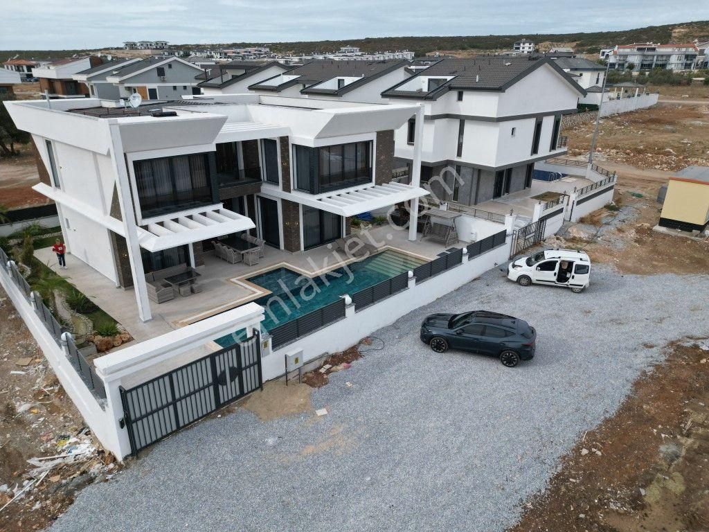 Didim Efeler Satılık Villa Didim Efelerde 500m2 Arsa Üzerine Kurulu Satılık 5+1 Sıfır Eşyalı Villa