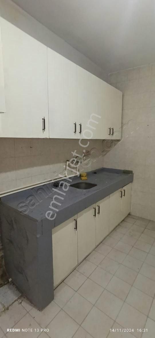 Esenler Birlik Kiralık Daire Özgür İnşaat Birlik Mahallesi'nde 3 Kat 105 M2 2+1 Balkonlu Dair