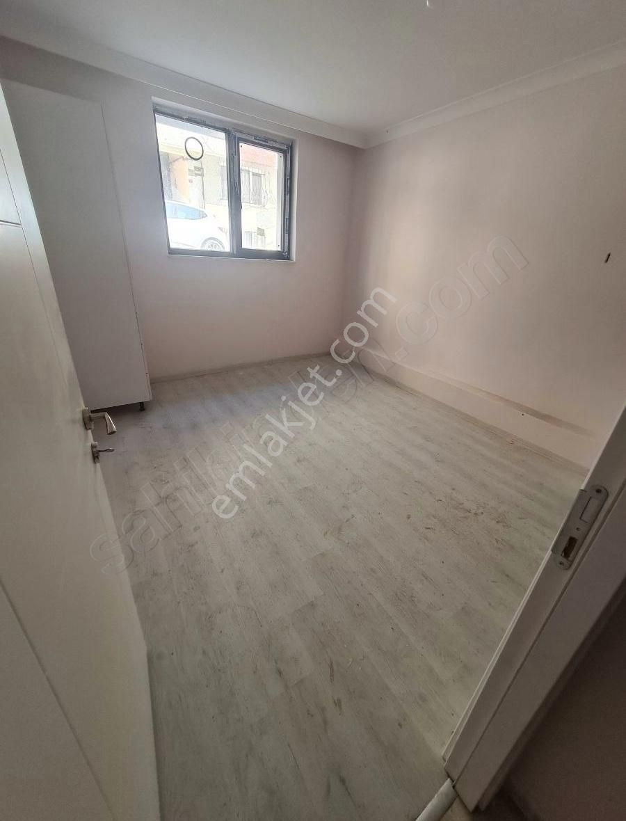 Üsküdar Ünalan Satılık Daire 2+1 70 M² Brüt Açık Mutfaklı Güzel Konumda Bahçe Katı