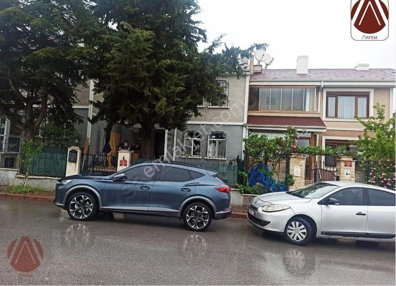 Yenimahalle İnönü Satılık Villa Batıkent ,küme Evler,60. Yıl Sitesi Satılık Tripleks