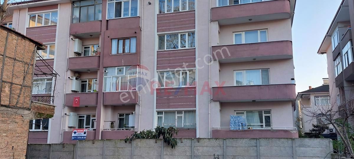 Adapazarı Orta Kiralık Daire Remax Hür Tahsin Çetinkaya'dan Şehrin Merkezinde Kiralık 3+1 Daire