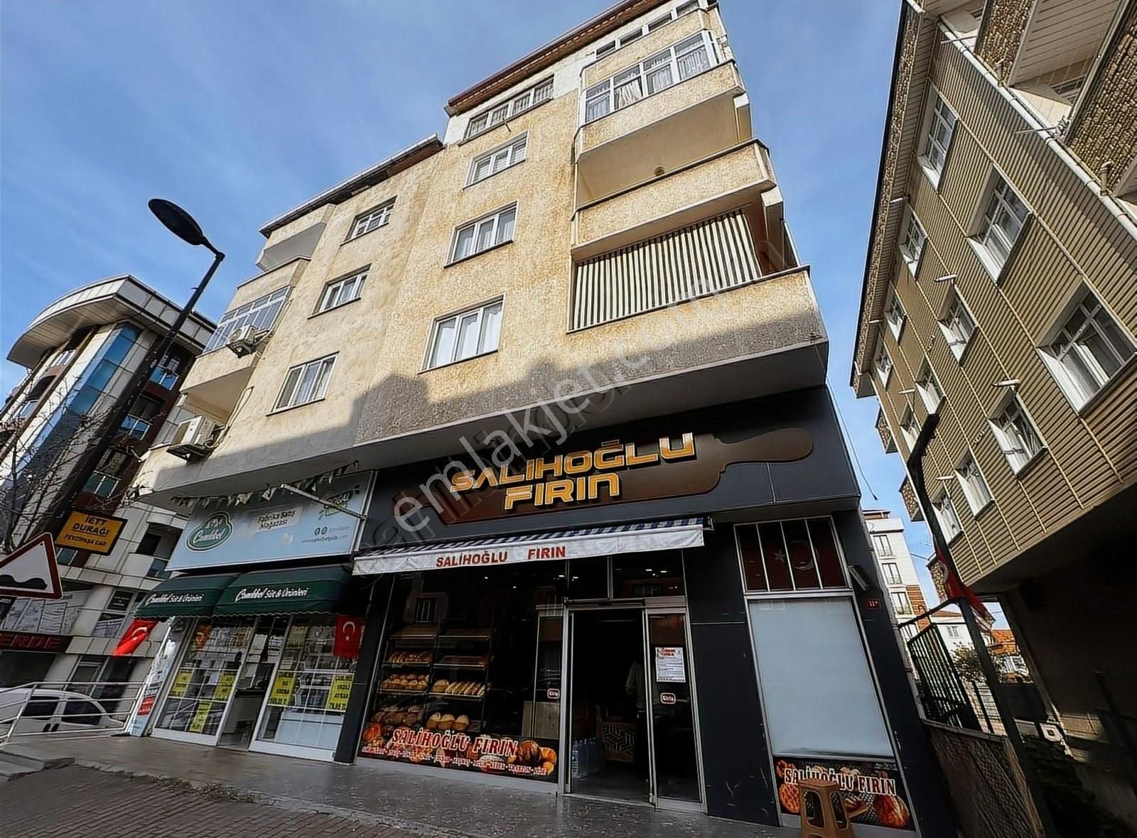 Pendik Güzelyalı Satılık Daire Pendik Güzelyalı Mahallesi Ana Cadde Üzerinde 3+1 Daire