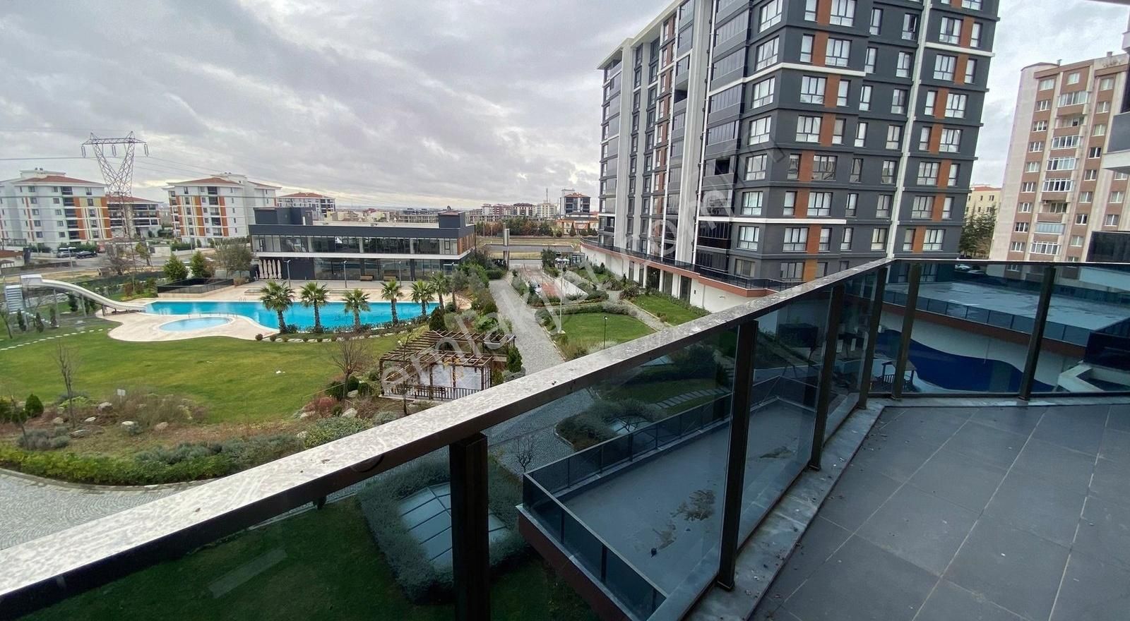 Çorlu Hürriyet Satılık Daire Turyap Hürriyetten Havuz Cepheli 160 M2 3+1 Satılık Daire