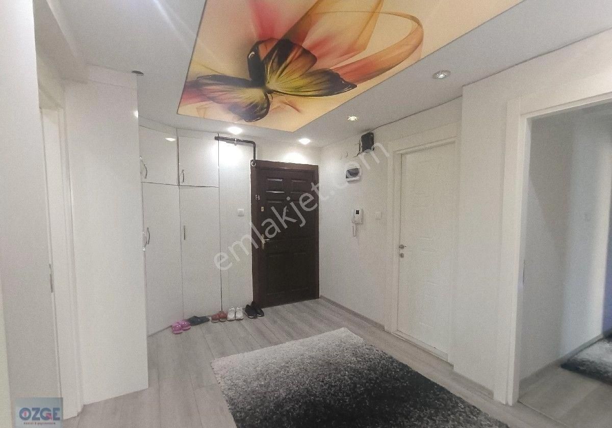 Çukurova Güzelyalı Satılık Daire Güzelyalı Semt Pazarı Civarı 4+1 K.mutfak Cam Balkon Extra Mimari İşçilik İle Kaçmaz Satılık Daire