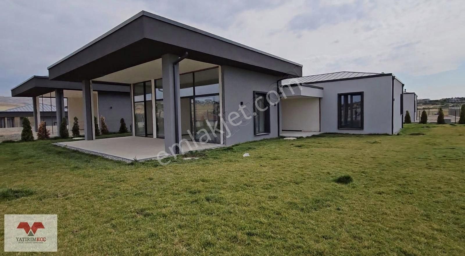 Gölbaşı Bahçelievler Satılık Villa Gölbaşı , Bahçelievlerde Seçkin Sitede Yatay Mimari 5+1 Villa