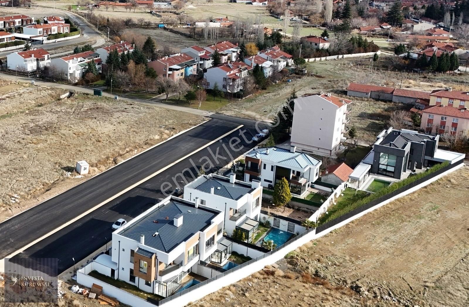 Tepebaşı Zincirlikuyu Satılık Villa İnvesta'dan Zincirlikuyu Mah Girişinde Satılık Havuzlu Villa