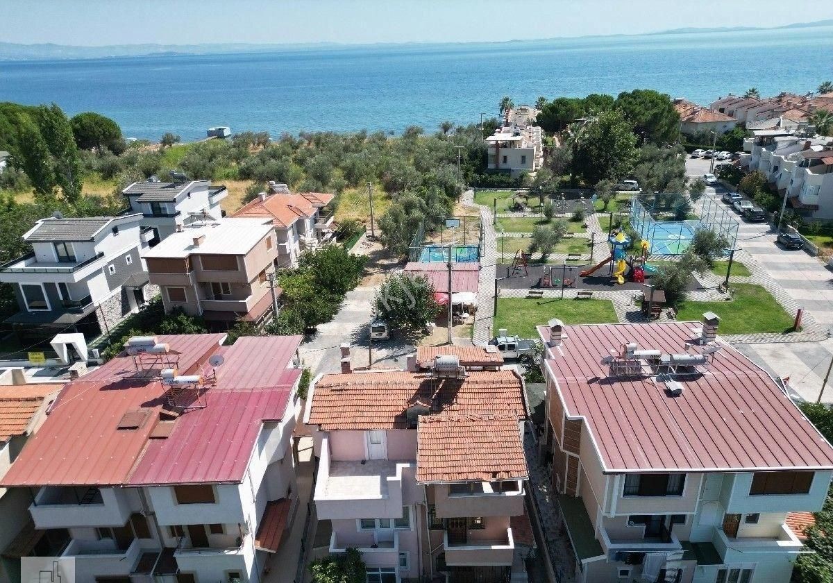 Edremit Altınoluk Satılık Villa Altınoluk Narlı Bölgesinde Yolun Deniz Kısmında Denize 150 Metre Yürüme Mesafesinde Bahçeli Villa