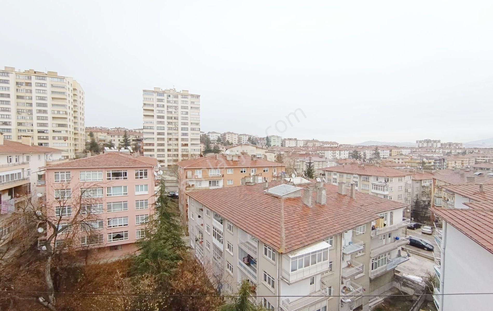 Keçiören Tepebaşı Kiralık Daire Çok Acil'den Metro Yakını Katta 3+1 Kiralık Daire