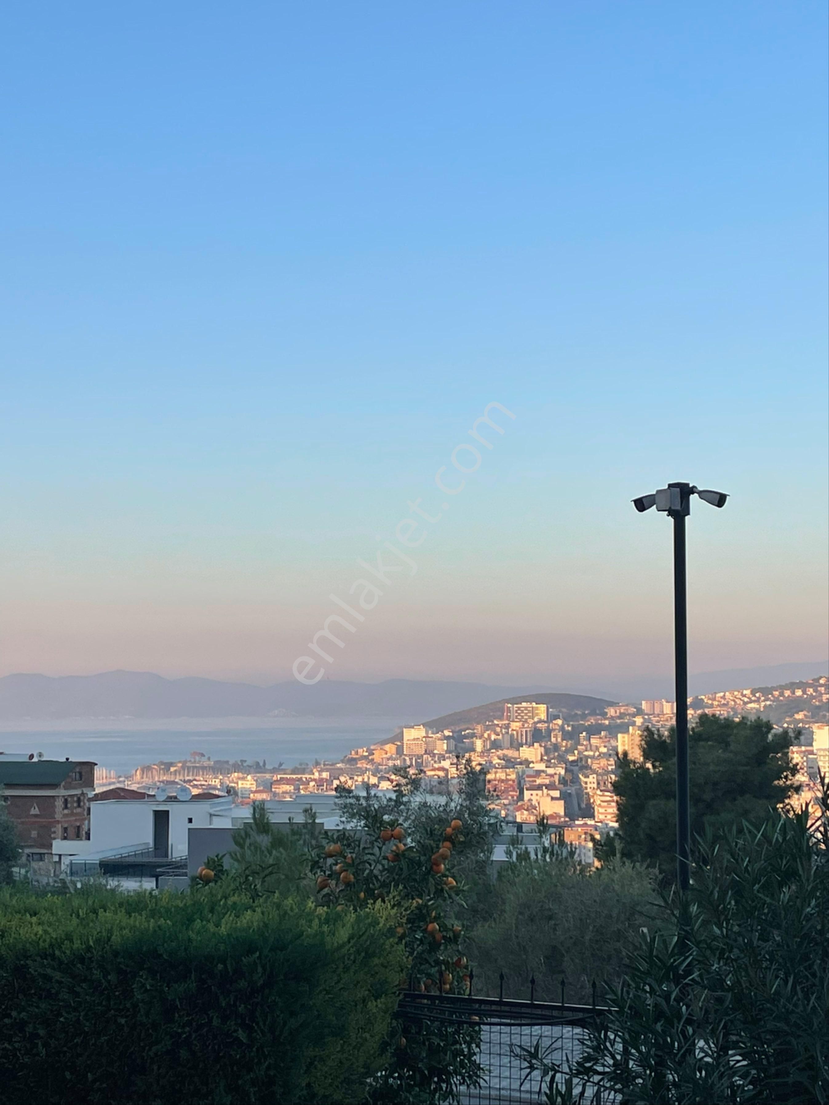 Kuşadası İkiçeşmelik Satılık Daire Merkeze Yakın Kısmi Deniz Manzaralı 3+1 Satılık Daire