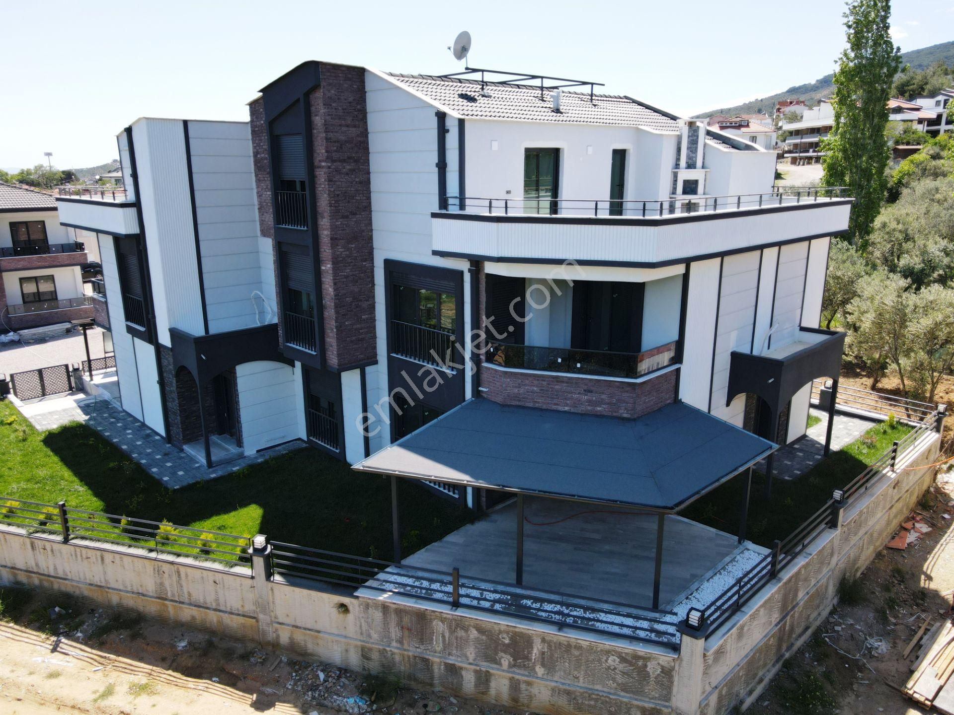 Edremit Güre Satılık Villa Irmaksudan Güre De Deniz Ve Dağ Manzaralı 5+1 Villa