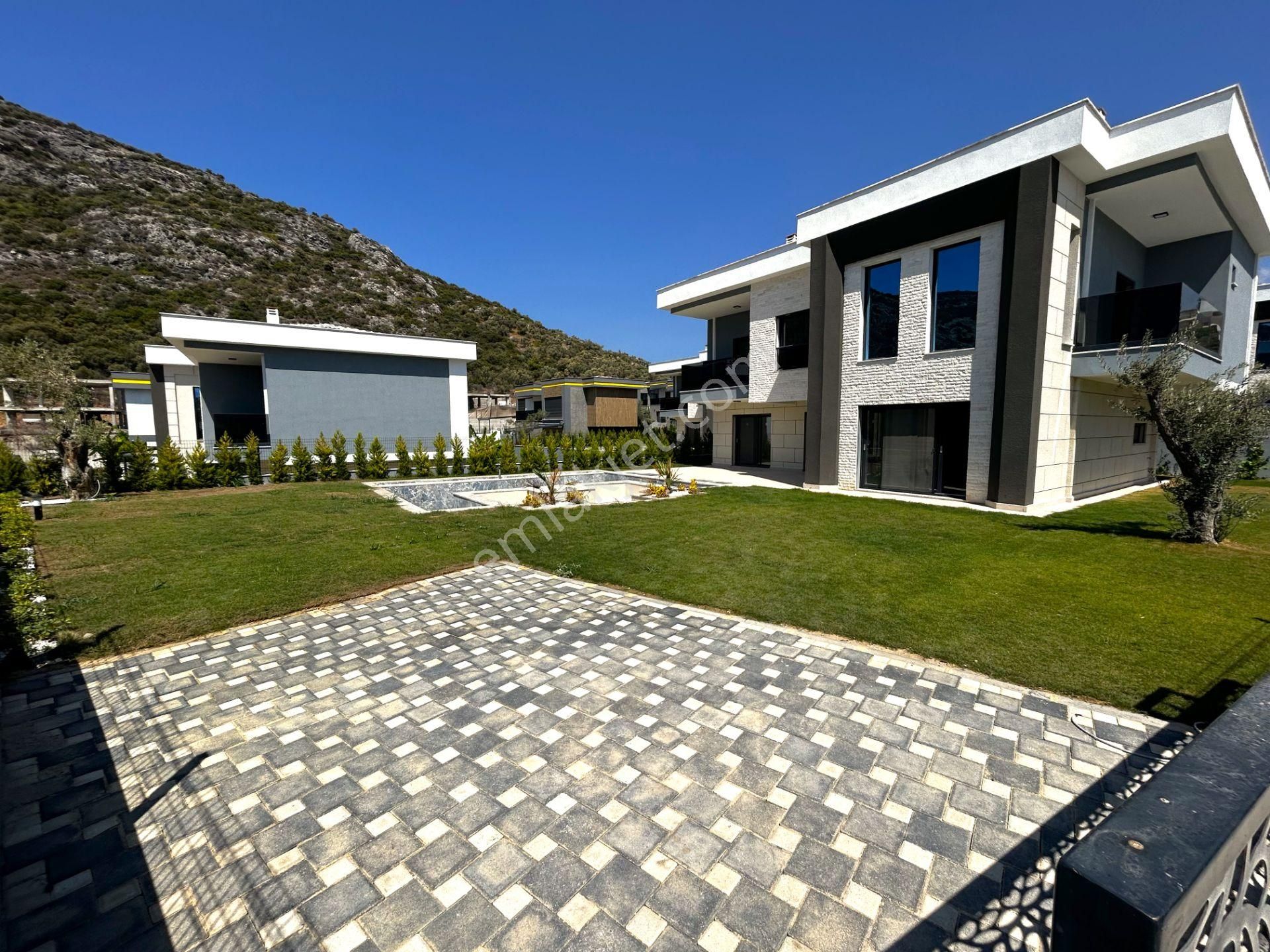 Kuşadası Değirmendere Satılık Villa Kuşadası Merkezde 4+1 Yerden Isıtmalı Müstakil Geniş Bahçeli Villa