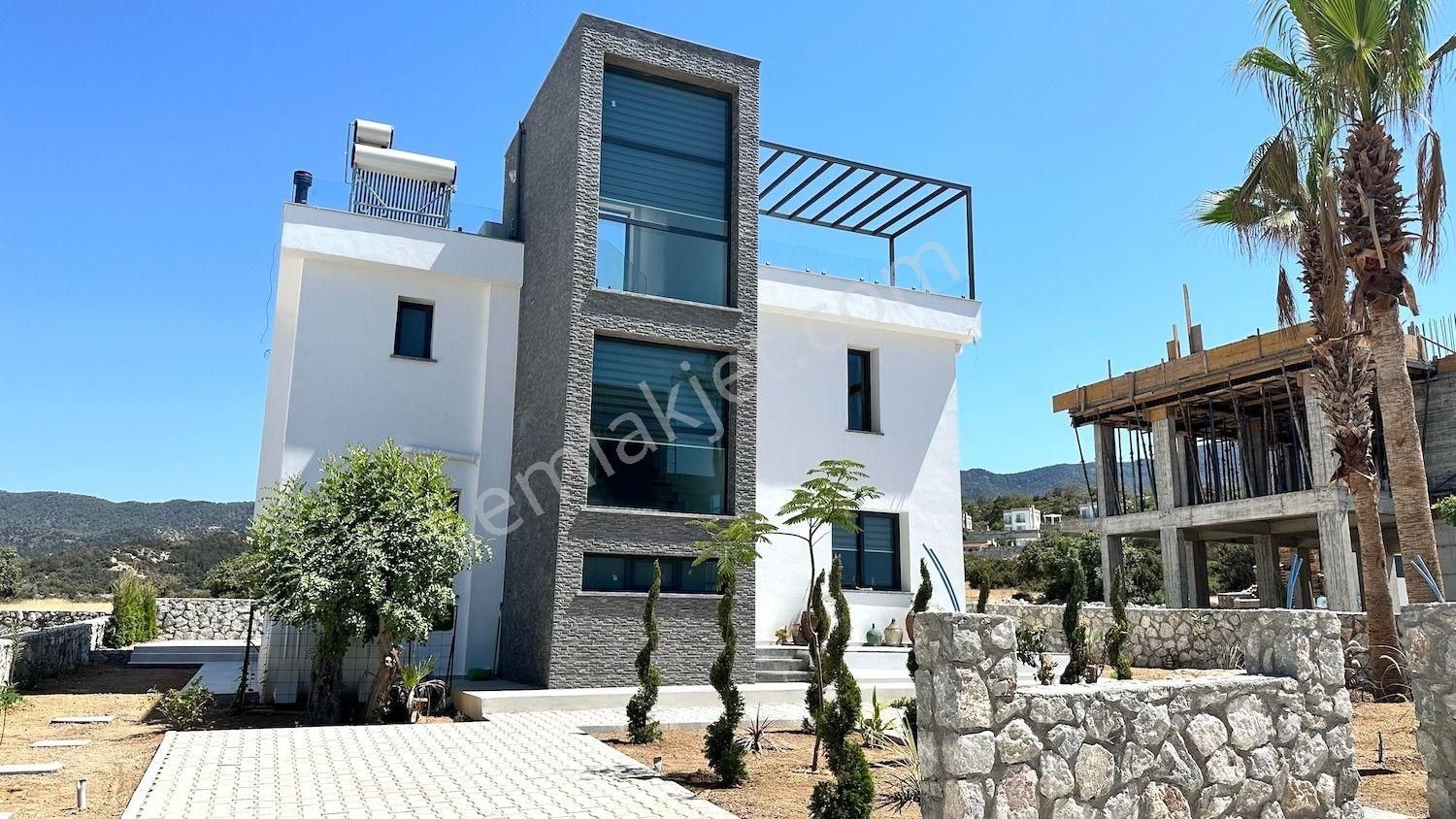 Girne Esentepe Köyü Satılık Villa Kuzey Kıbrıs Girne Esentepe'de Full Beyaz Eşyalı 3+1 Satılık Villa