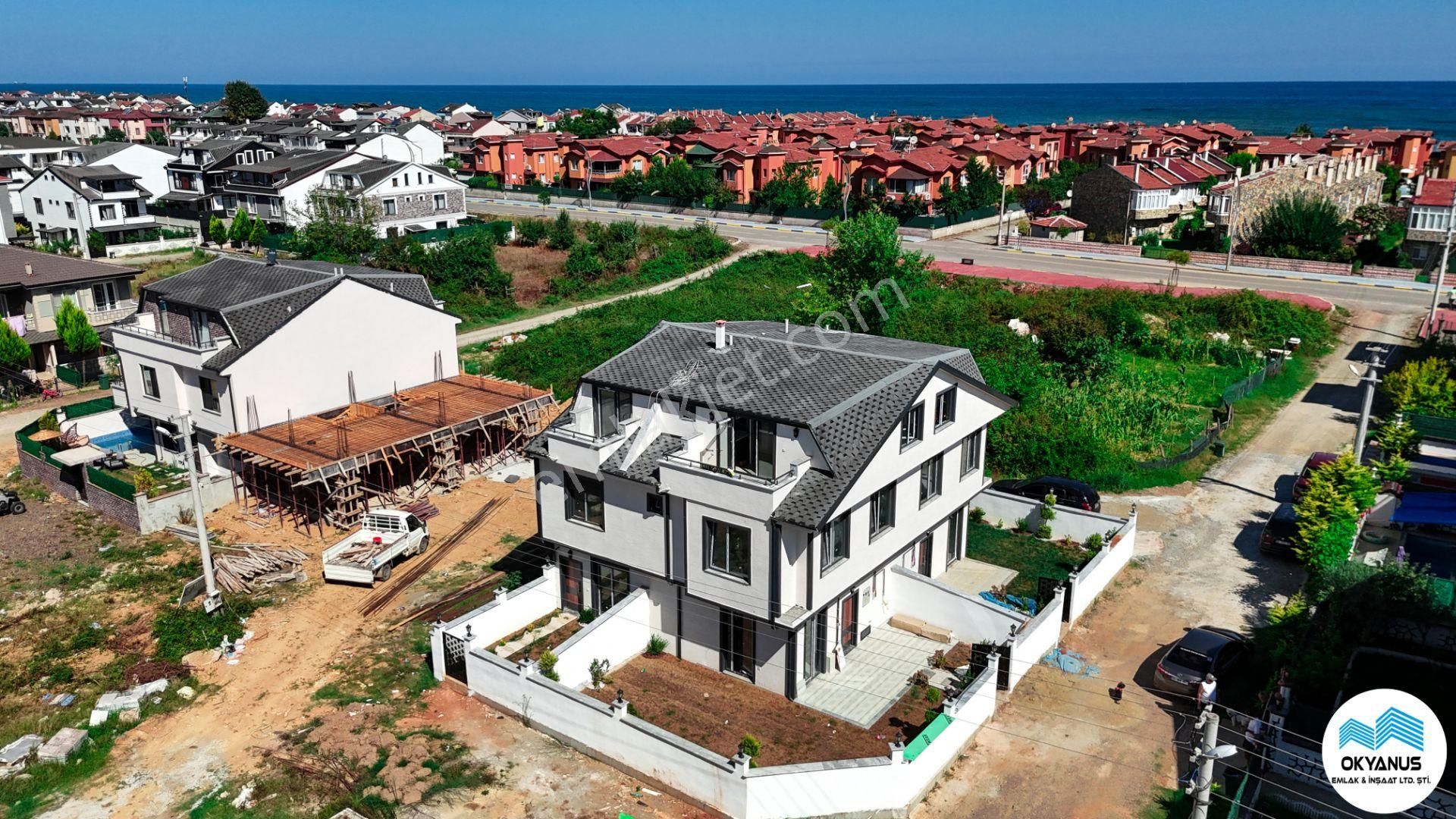 Kocaali Yalı Satılık Villa Sakarya/kocaali Plaj Merkez'de Müstakil Bahçeli 3+1 Sıfır Tripleks Villa