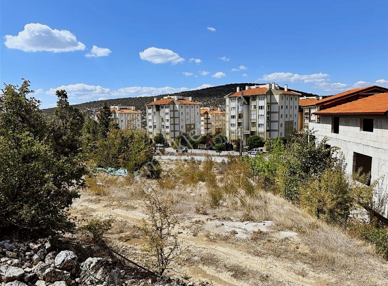 Isparta Sütçüler Merkezde Toki Konutları Yanı İmarlı Arsa