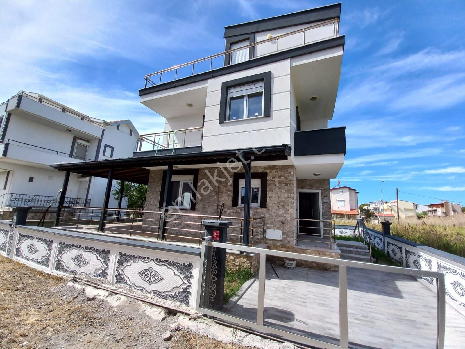 Ayvalık Altınova Satılık Villa Plaja 200m 5+1 Ultra Lüks Villa