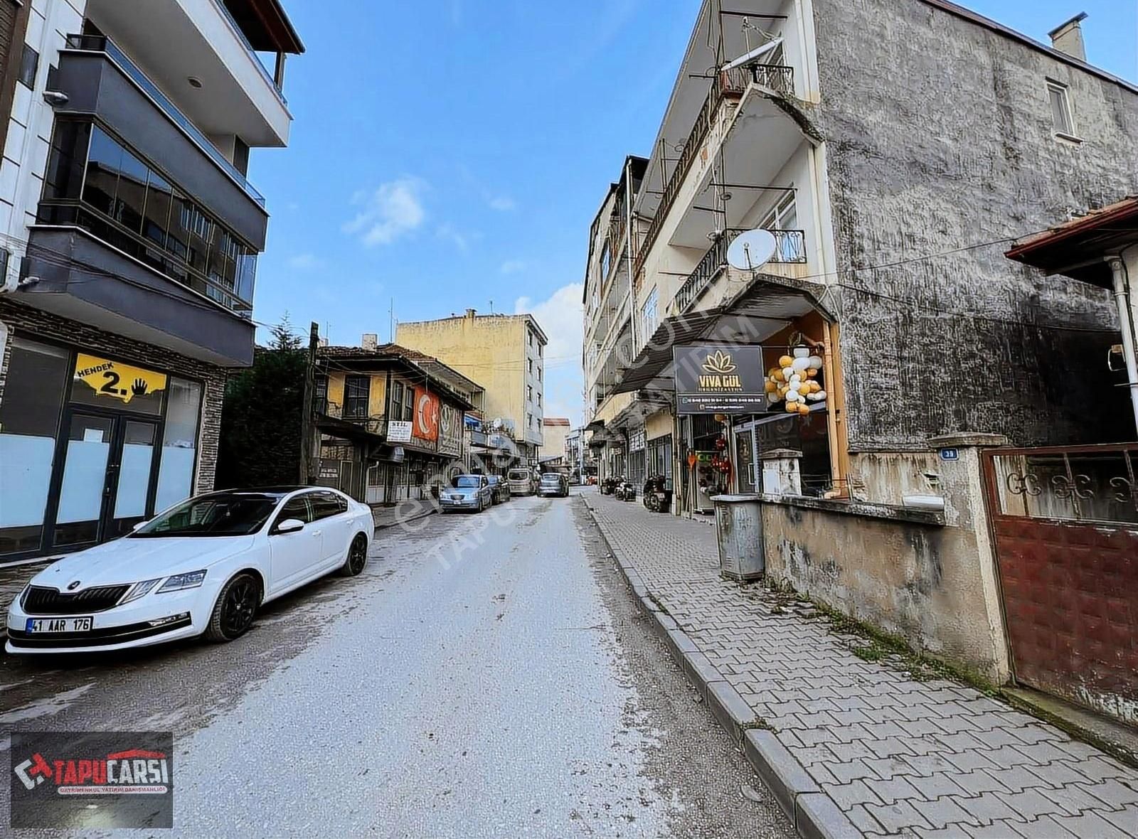 Hendek Mahmutbey Satılık Daire Tapuçarşı'dan Cadde Üzeri Çarşıda 2+1 100m2 Satılık Daire