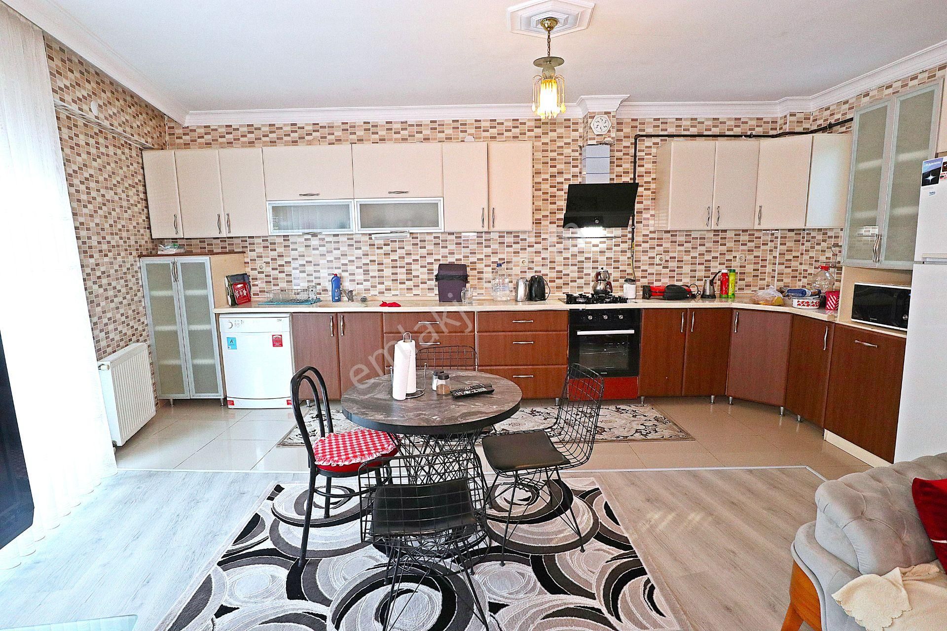 Deniz Manzaralı 200 M2 10 Yaşında Asansörlü,otoparklı Arakat Köşe Geniş Daire - Görsel 7