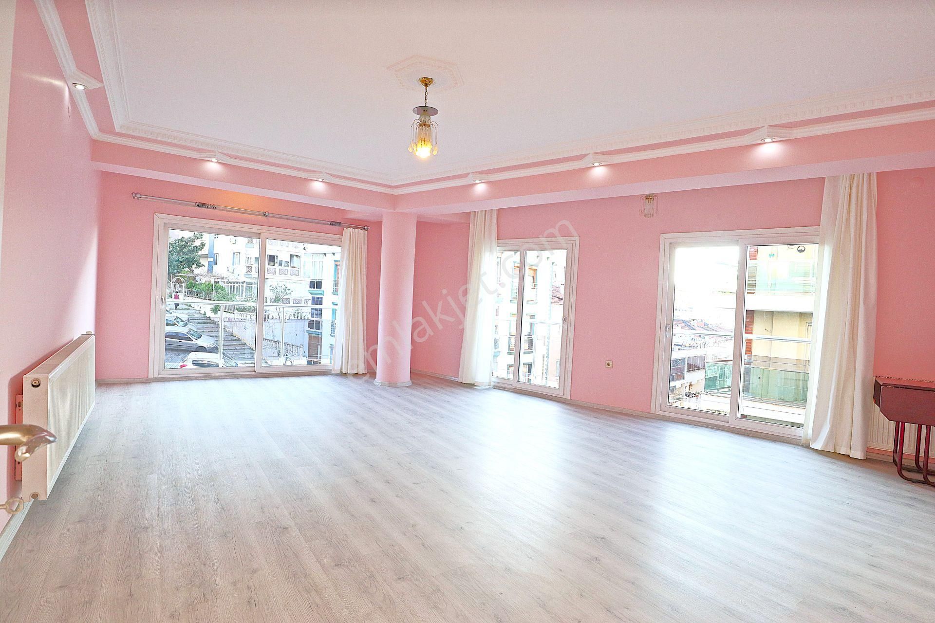 Deniz Manzaralı 200 M2 10 Yaşında Asansörlü,otoparklı Arakat Köşe Geniş Daire - Görsel 2