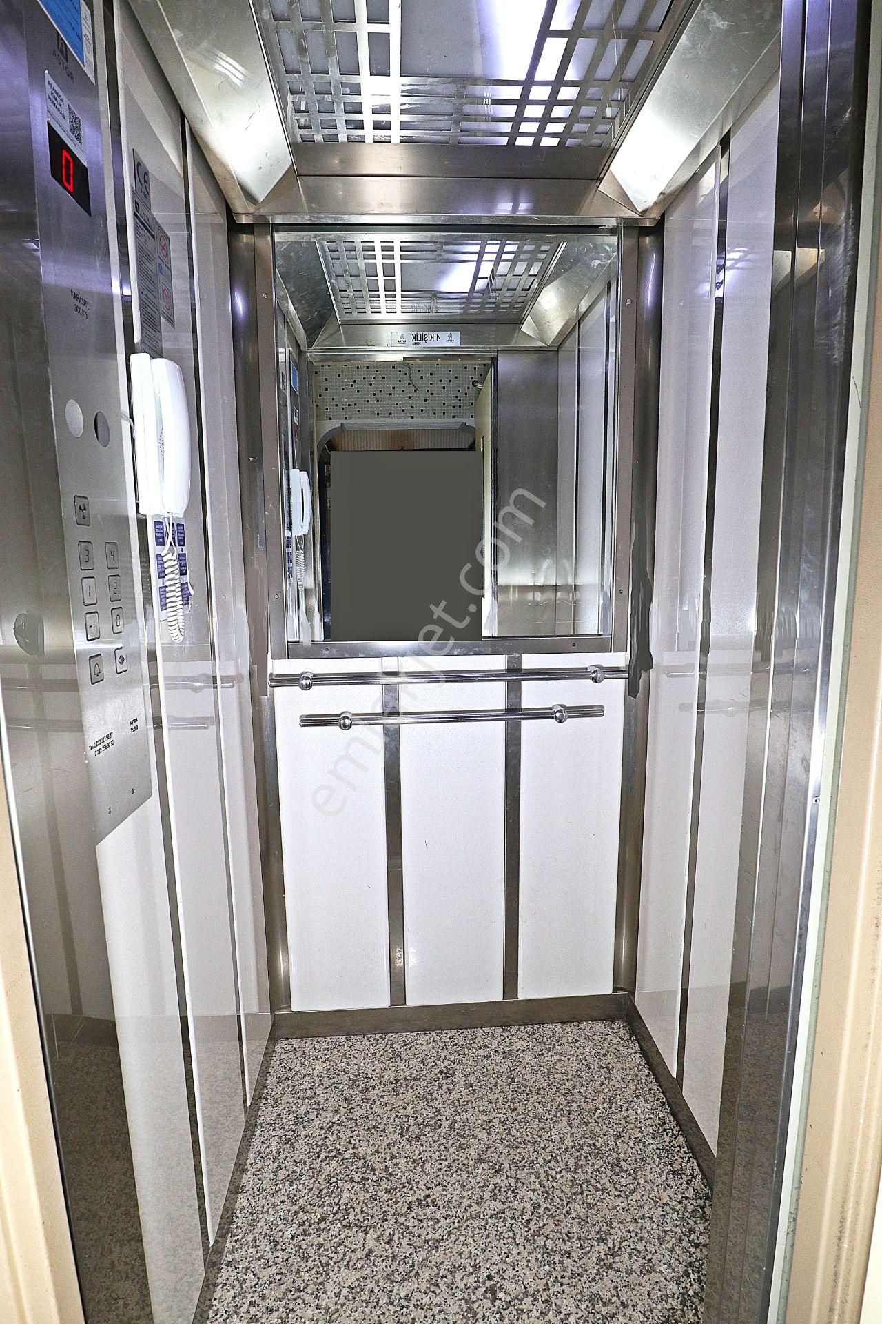 Deniz Manzaralı 200 M2 10 Yaşında Asansörlü,otoparklı Arakat Köşe Geniş Daire - Görsel 25