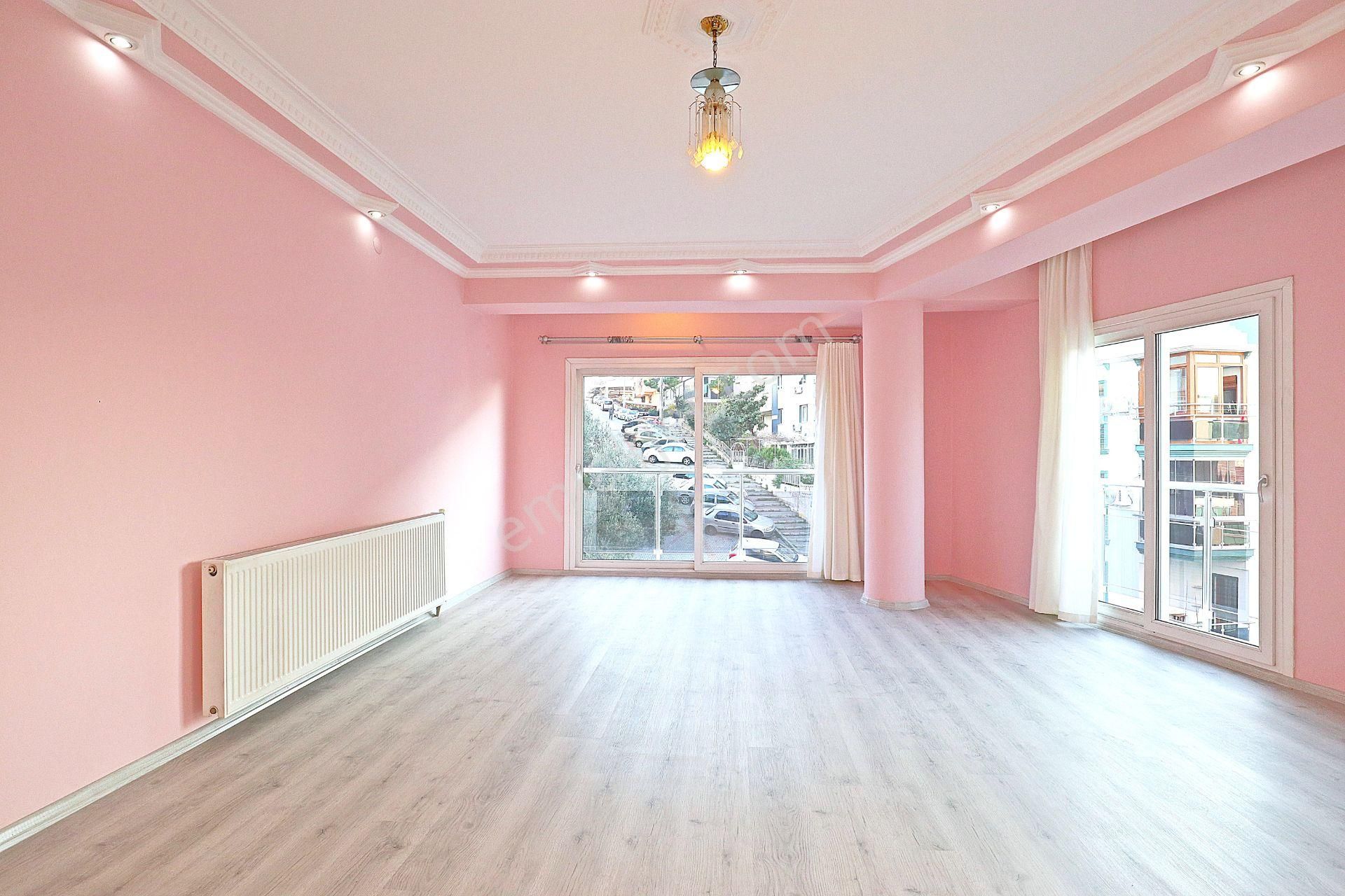 Deniz Manzaralı 200 M2 10 Yaşında Asansörlü,otoparklı Arakat Köşe Geniş Daire - Görsel 3