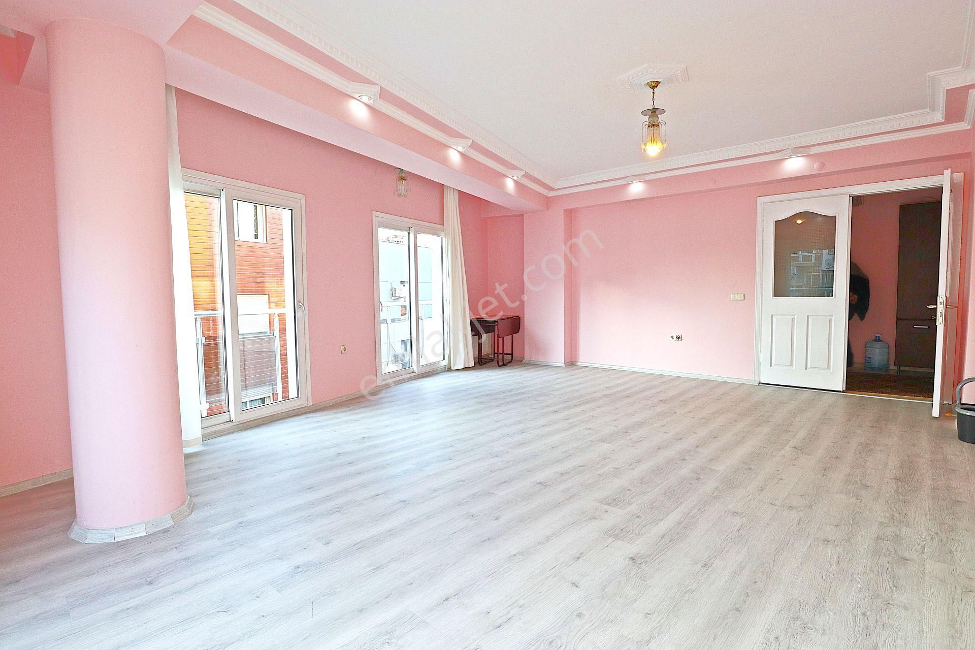 Deniz Manzaralı 200 M2 10 Yaşında Asansörlü,otoparklı Arakat Köşe Geniş Daire - Görsel 4