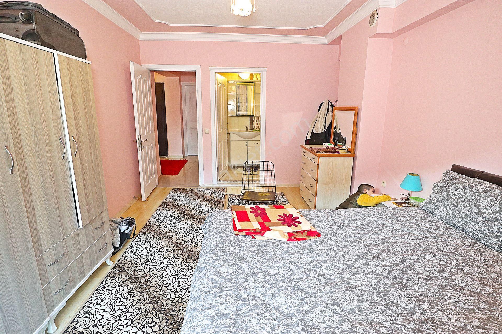 Deniz Manzaralı 200 M2 10 Yaşında Asansörlü,otoparklı Arakat Köşe Geniş Daire - Görsel 15