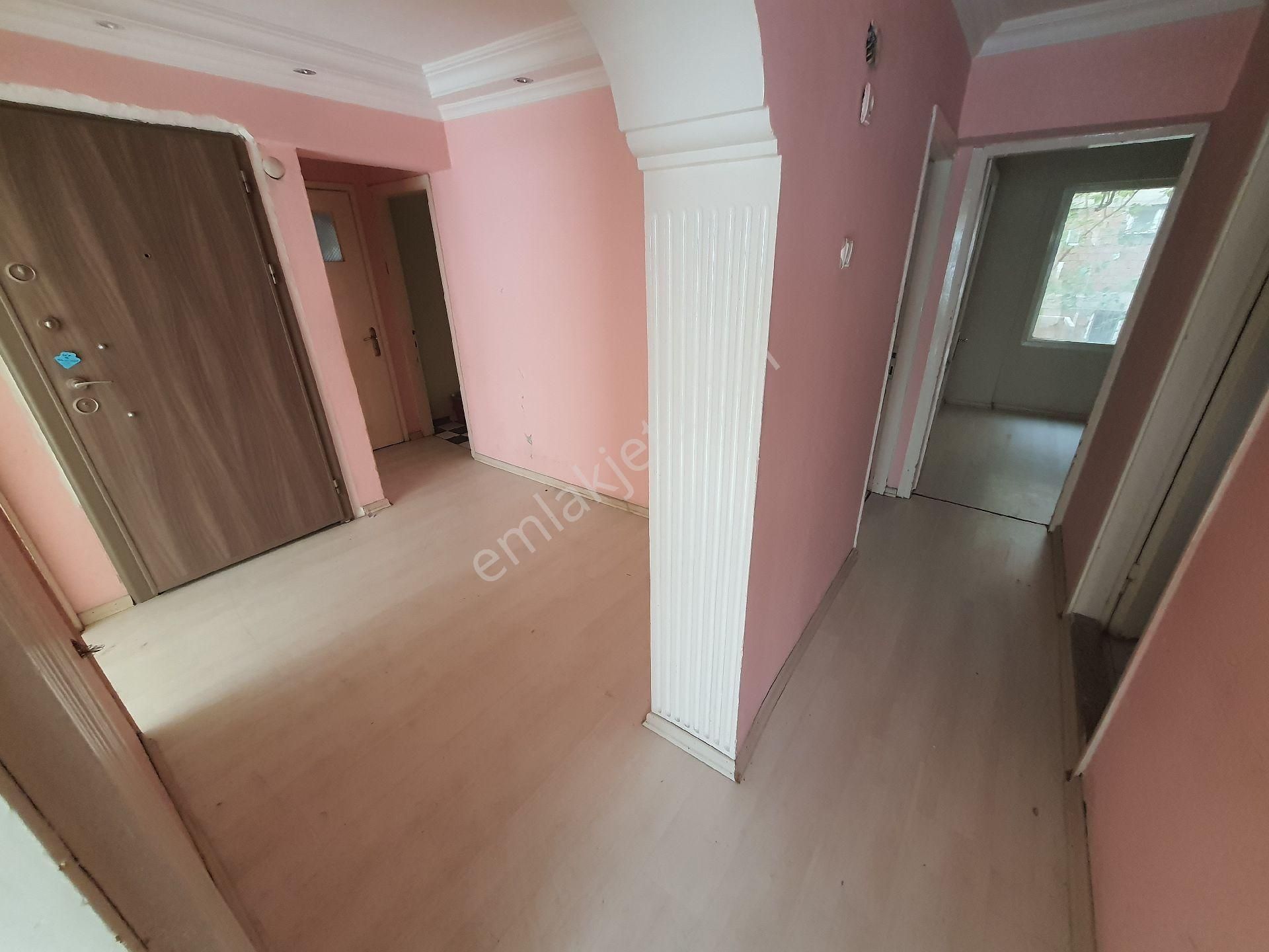 Karşıyaka Bahariye Kiralık Daire Karşıyaka Alaybey Çarşıda Merkezi Konumda Kiralık 3+1 Daire