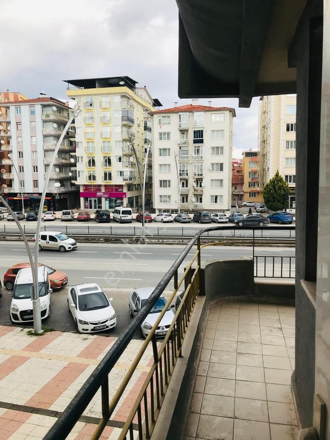 Uşak Merkez Kemalöz Satılık Daire Uşak Merkez Kemalöz Mahallesi'nde İzmir Asfaltı Üzerinde Anayola Cephe 3+1 135m2 Çift Balkonlu