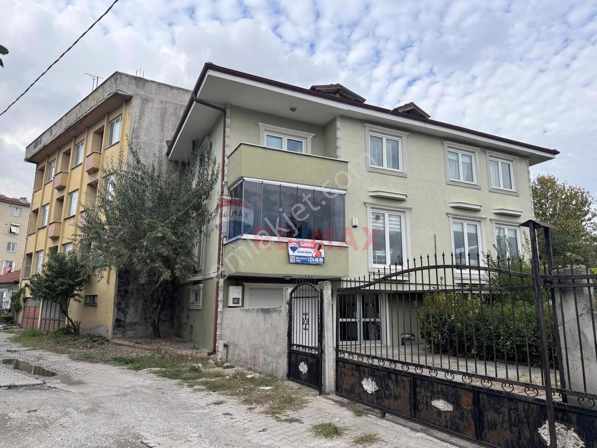 Adapazarı Akıncılar Satılık Villa Remax İlknur Doğan Team -satılık Bahceli Mustakil Villa