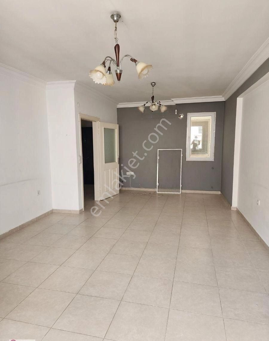 İskenderun Kurtuluş Kiralık Daire Kanatlı (doktorlar) Caddesi Üzeri Kiralık 3+1 Daire