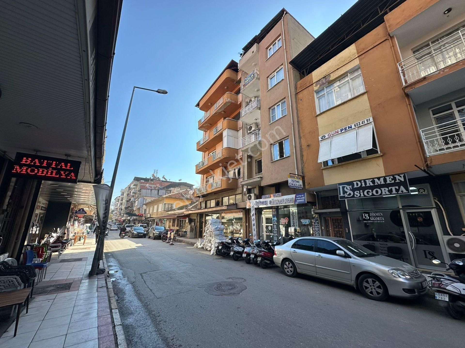 Alaşehir Soğuksu Satılık Daire 🏠lidya Gayrimenkul' Den Alaşehir İstiklal Cad. De 3+1 Kapalı Mutfak 130m2 Satılık Fırsat Daire🏠