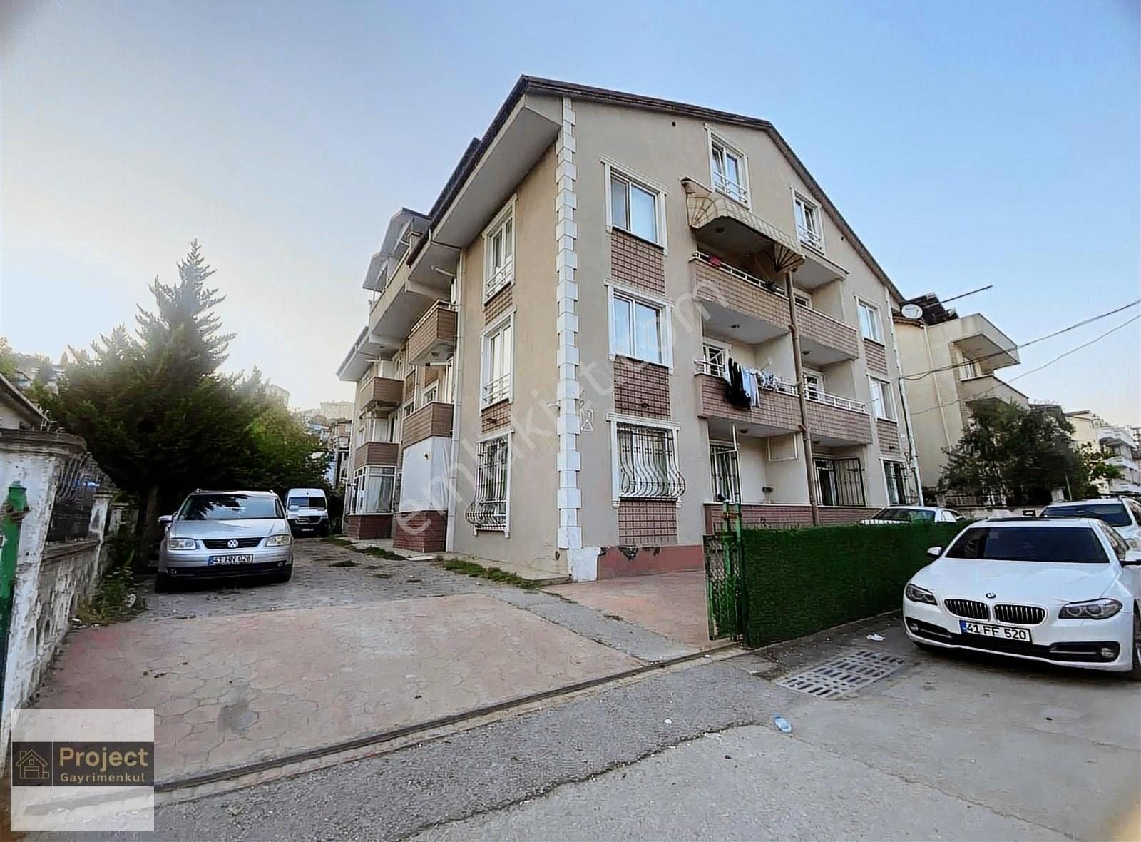 İzmit Yenişehir Satılık Daire İzmit Yenişehir Mah.4+1 Satılık Daire