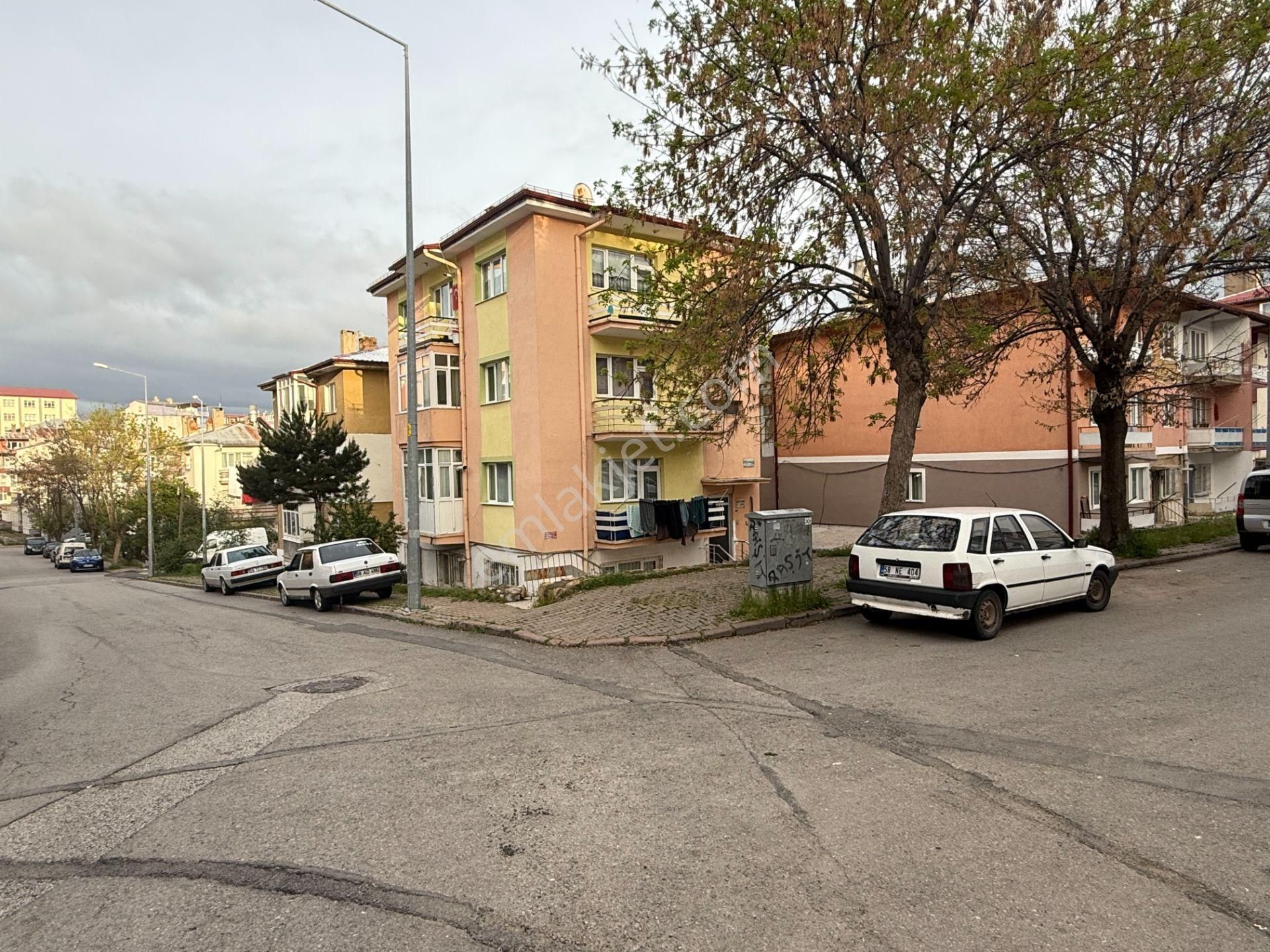 Çağrı Çelik Gyd'dan Diriliş Mah. Ara Kat Acil Satılık Daire