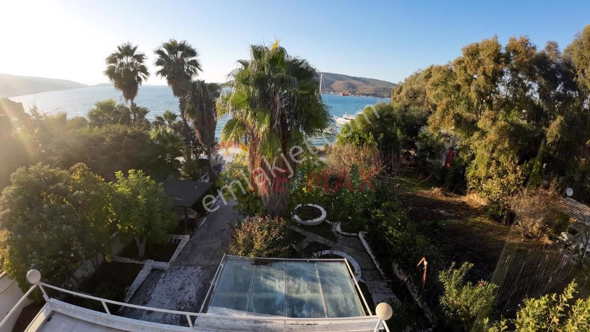 Bodrum Güvercinlik Satılık Villa Bodrum Güvercinlik'te Denize Sıfır, Eşsiz Deniz Manzaralı Büyük Villa!