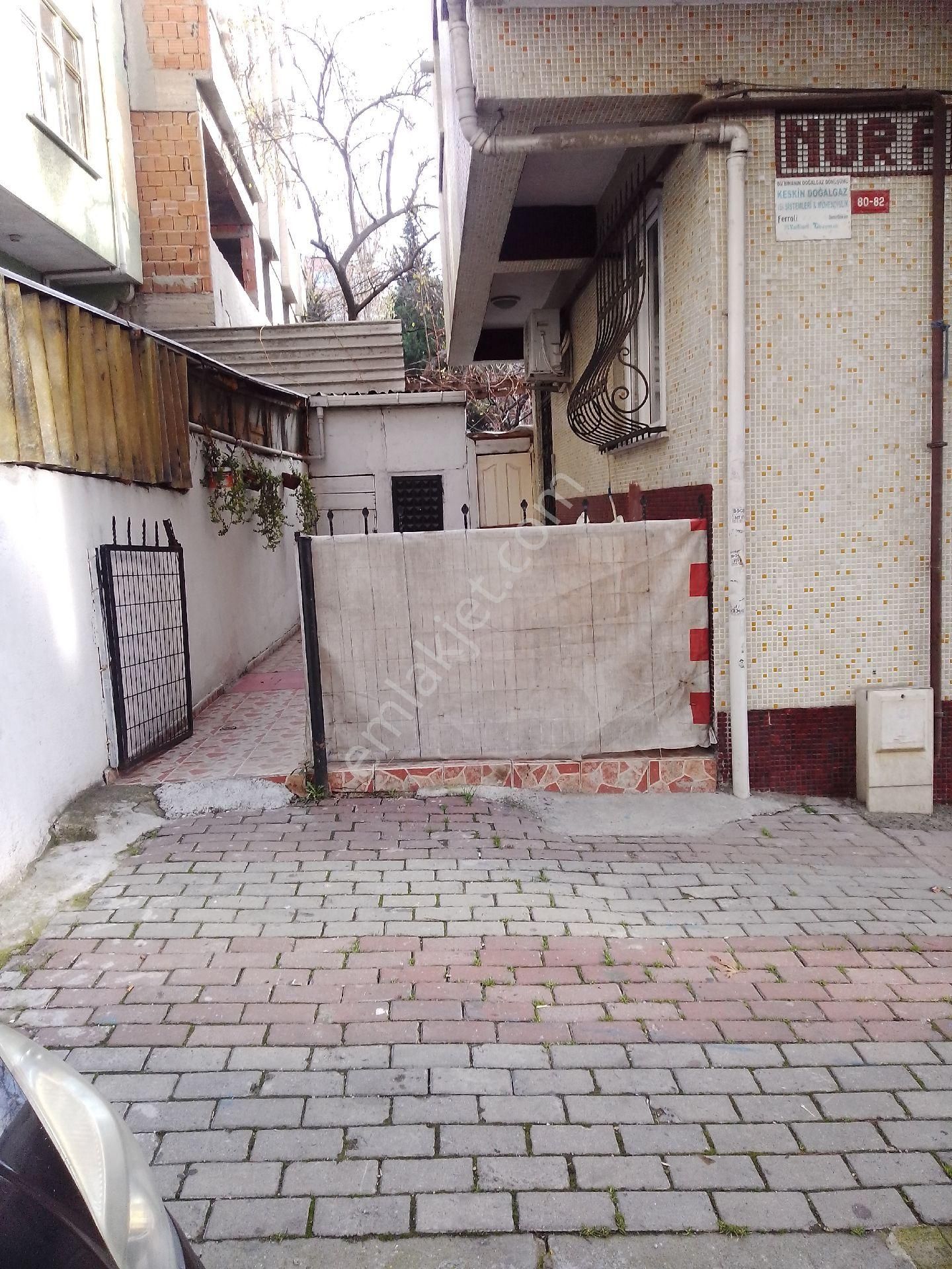 Küçükçekmece Söğütlü Çeşme Satılık Daire Arı Emlaktan Satılık 2 T1 85m2 Düz Giriş Daire