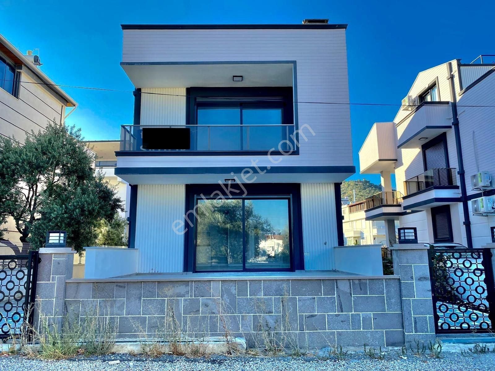 Edremit Güre Satılık Villa Yükselden Geniş Aileler İçin Tam Bağımsız Özel Tasarım 5+1 Villa