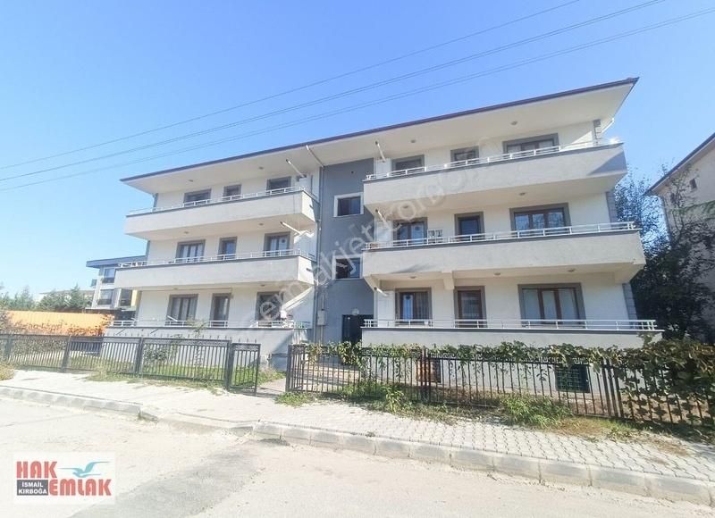 Düzce Merkez Kara Hacımusa Kiralık Daire Hak Emlak'tan Karahacımusa Mahallesinde Kiralık 3+1 Geniş Daire