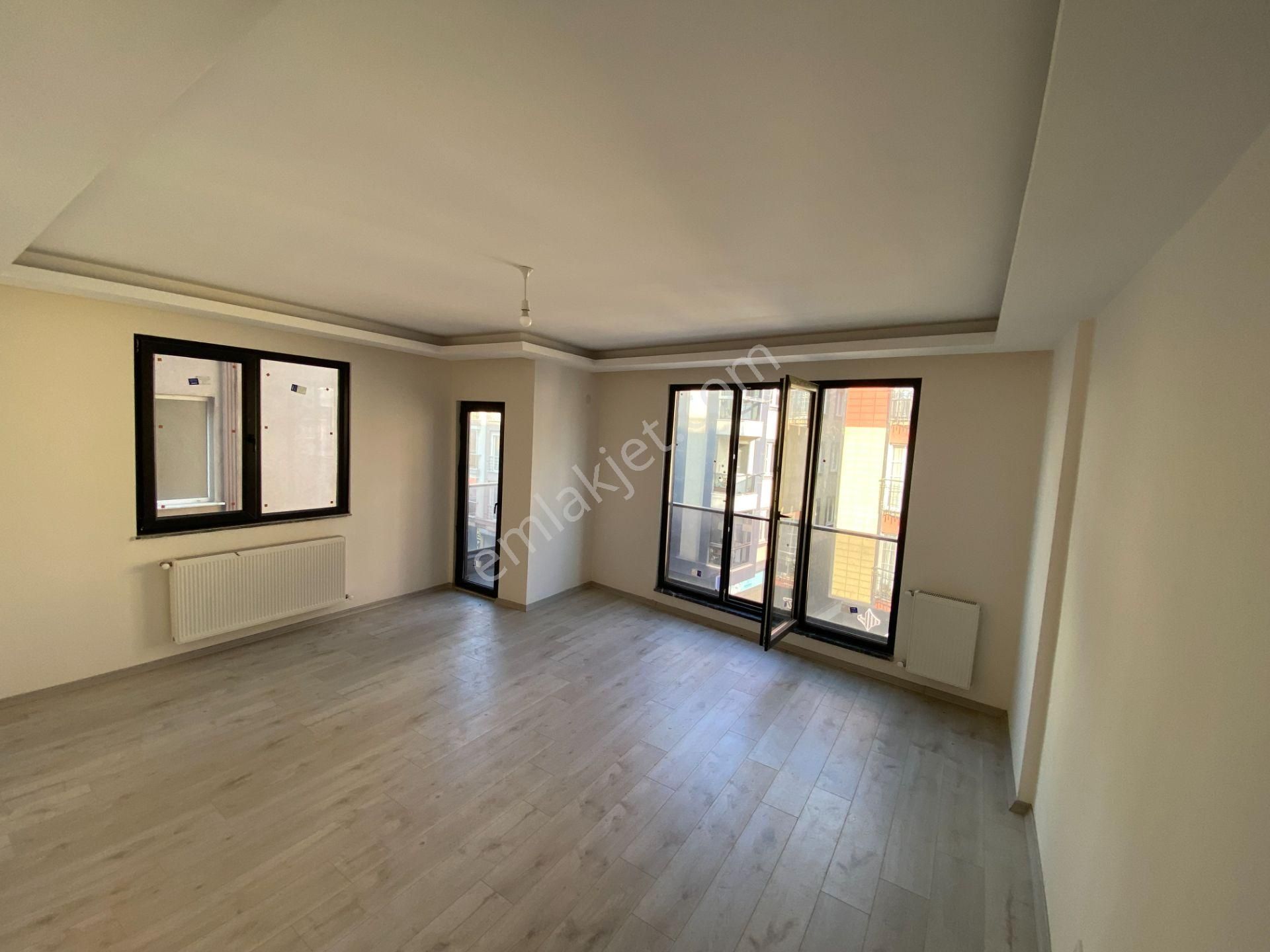 Armağanevlerde Mithatpaşa Caddesinde Satılık 2+1 90m2