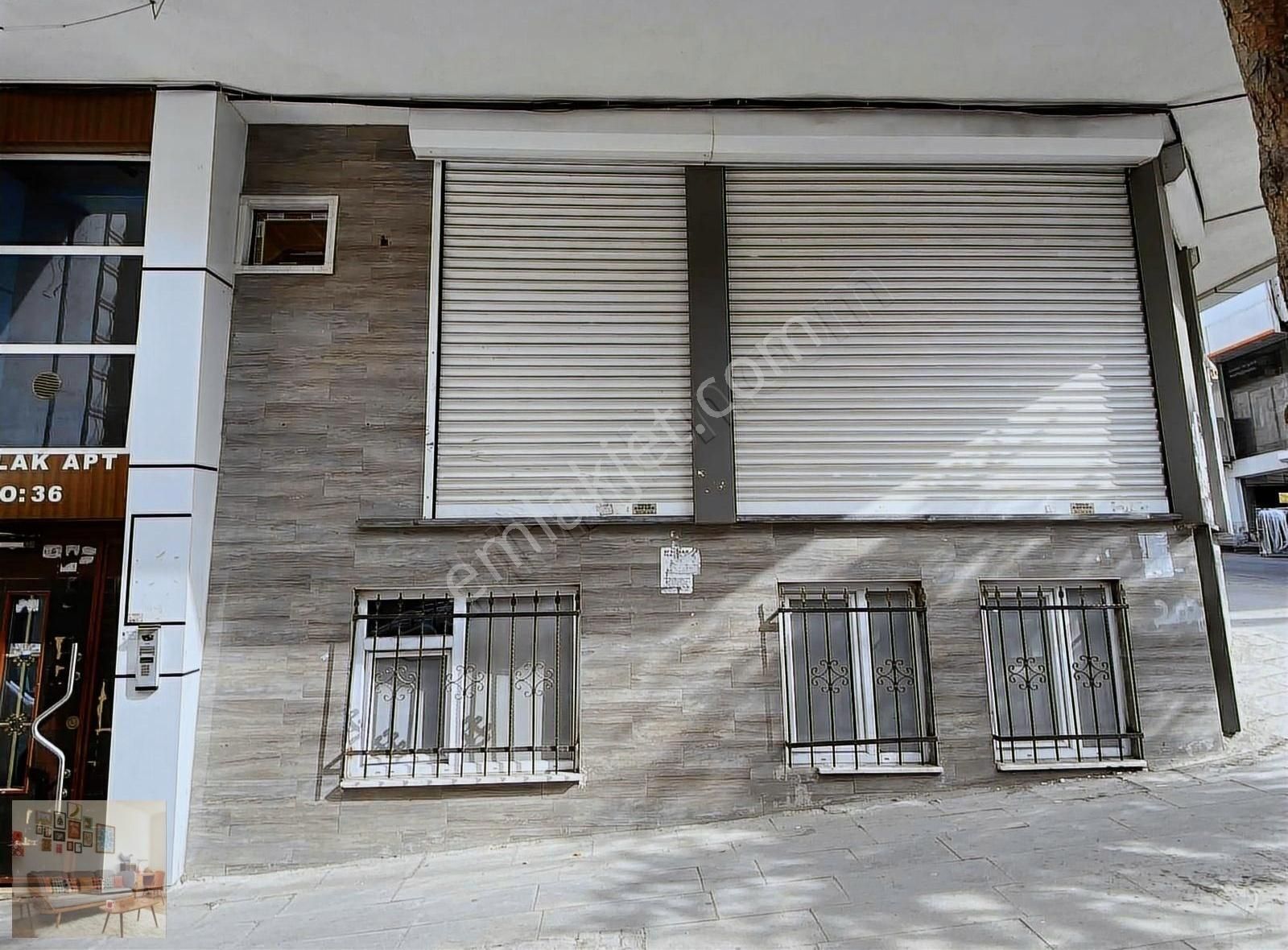 Küçükçekmece Mehmet Akif Kiralık Dükkan & Mağaza Köşebaşı Konumunda Kiralık 50 M2 Kemalpaşa Cadde Üzeri Dükkan