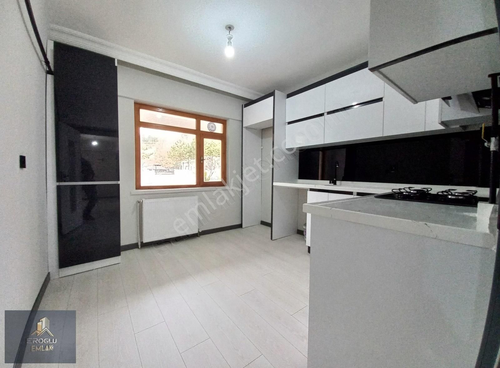 Pursaklar Merkez Satılık Daire Eroğlu Emlak'tan Merkez Mah.3+1,y.giriş,altında Daire Var,120m2,balkon,güney,sıfır,içi Yenilenmiş..