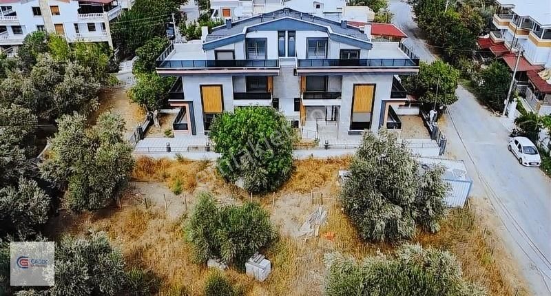 Edremit Narlı Satılık Villa Cadde'den Satılık Dağ Ve Deniz Manzaralı 3+1 Enfes Villa