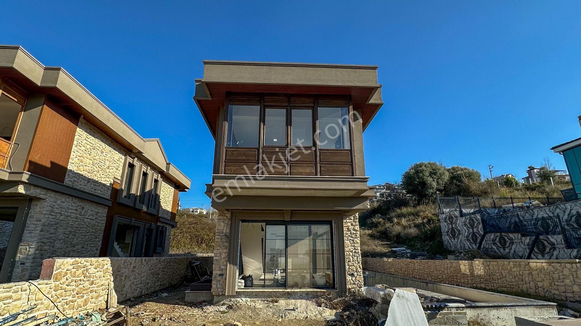 Kuşadası Yaylaköy Satılık Villa Kuşadası Yaylaköy'de Deniz Manzaralı 4+1 Full Lüks Villa