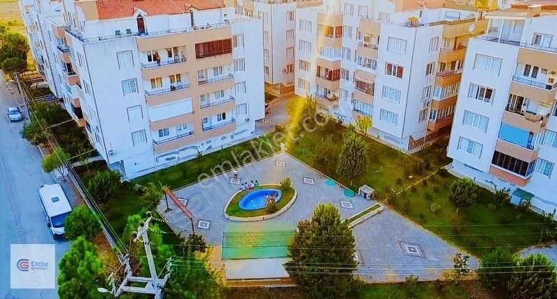 Edremit Akçay Satılık Daire Cadde'den Uygun Fiyatlı Eşyalı Ön Cephe Manzaralı 3+1 Satılık