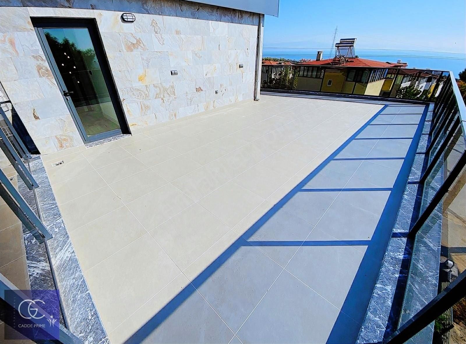 Cadde'den Tasarımına Hayran Kalacağınız Deniz Manzaralı 4+1villa - Görsel 4