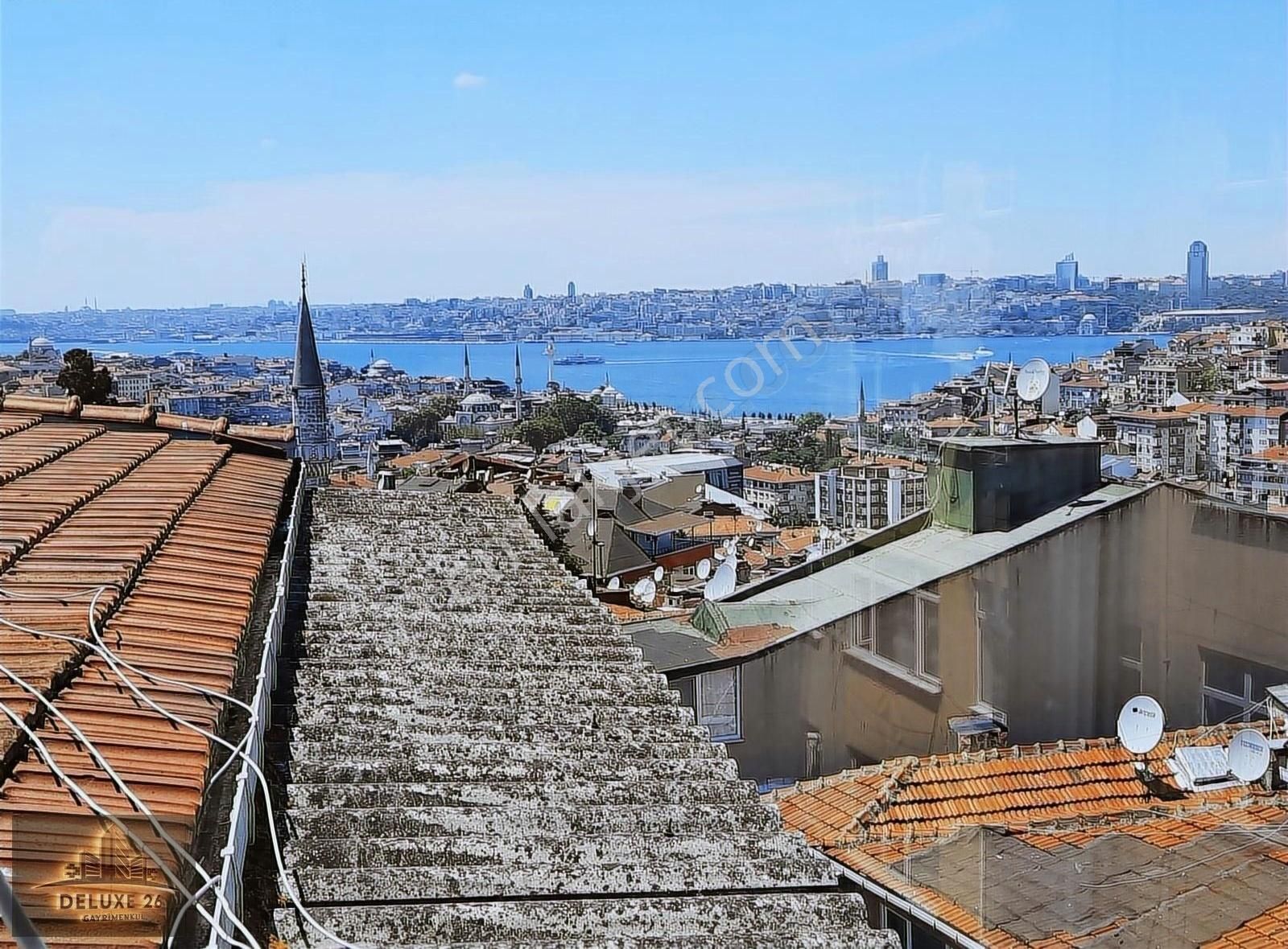 Üsküdar Mimar Sinan Satılık Daire Deluxe 26 'dan Deniz Manzaralı İçi Yapılı Boş 2+1 75 M2 Daire